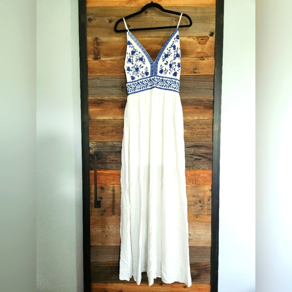 Elegant Blue and White Floral Maxi Dress Size SMALL